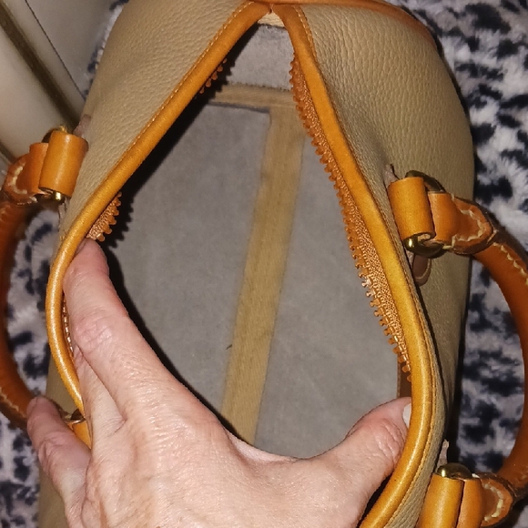 Dooney And BOURKE VINTAGE ELEPHANT GREEN / KHAKI  and Brown Leather Handbag - Picture 7 of 7